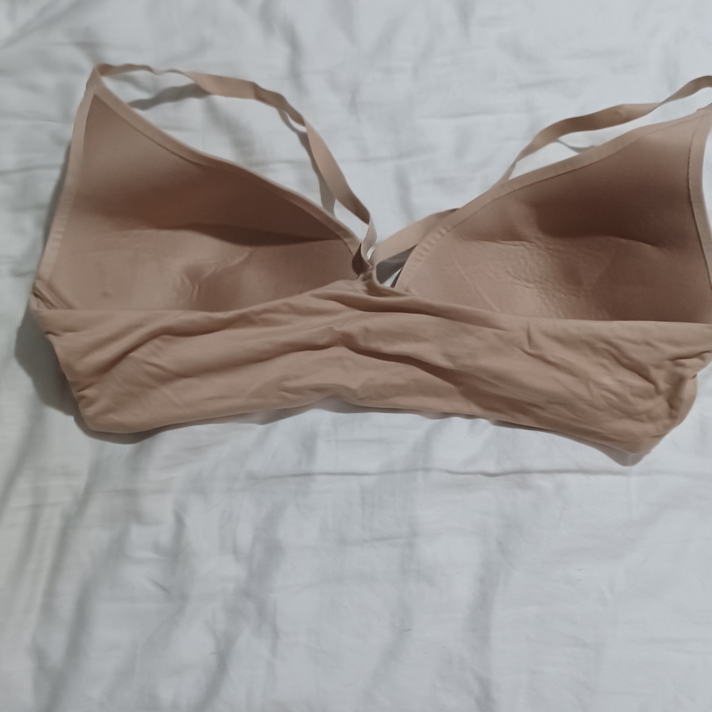 Victoria's Secret Nude Bra - Picture 2 of 3